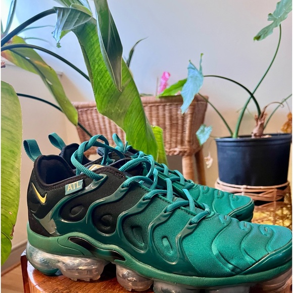 Men's Air Vapormax Plus ATL - Picture 17 of 17